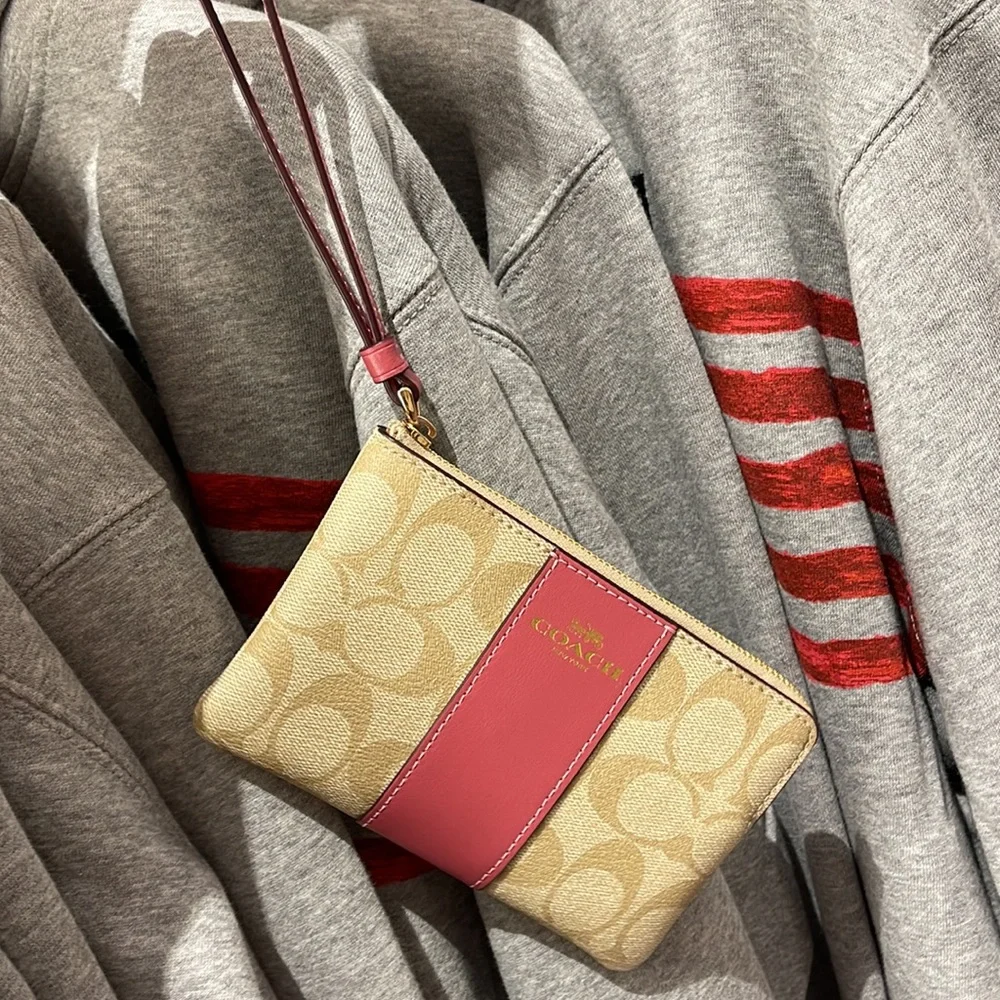 Coach Corner Zip Wristlet In Signature Canvas IM/Khaki Multi /Rouge - Picture 10 of 16